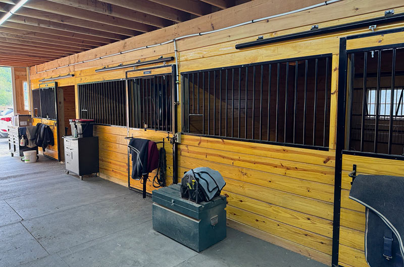 15 Stalls with powder coated metal work.
